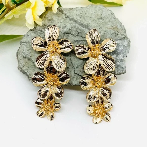 NEW Anthropologie Shashi "Botanique" Flower Design Gold Drop Earrings - Picture 3 of 15